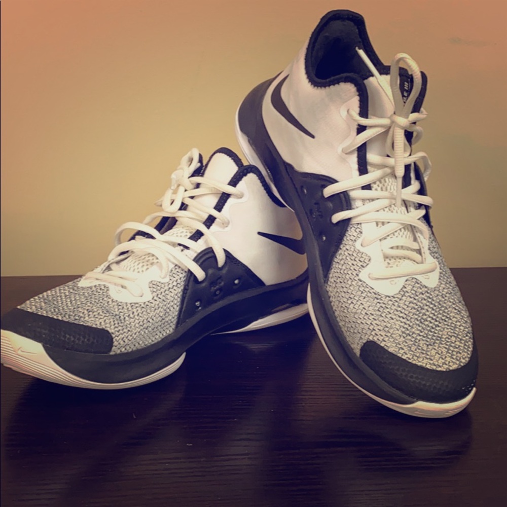 Nike Air Versitile III Basketball Hightops Sz 7